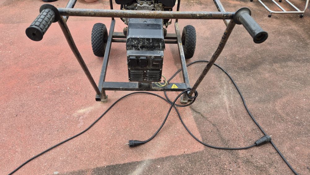 Gerador diesel perfeitamente funcional