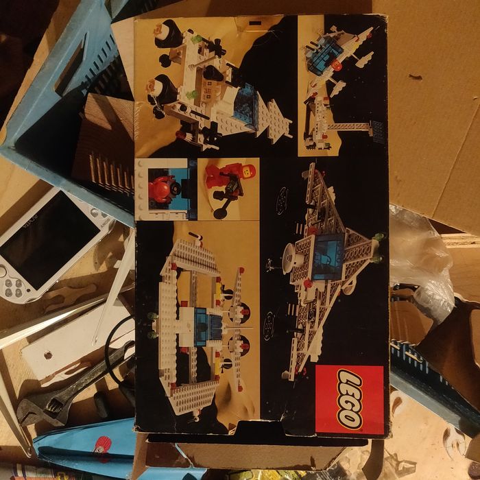 Pudełka  lego  różne