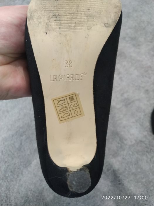 Sapatos salto alto pretos clássicos