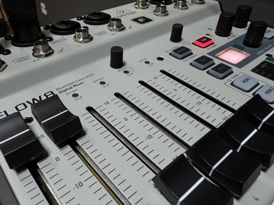 Мікшер Behringer Flow 8