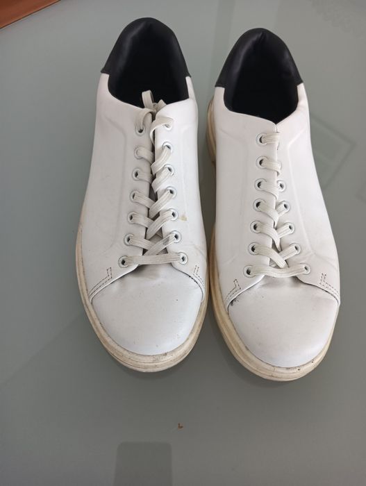 Tenis sapatilhas  - brancas	Zara	Em muito bom estado	Tamanho 41