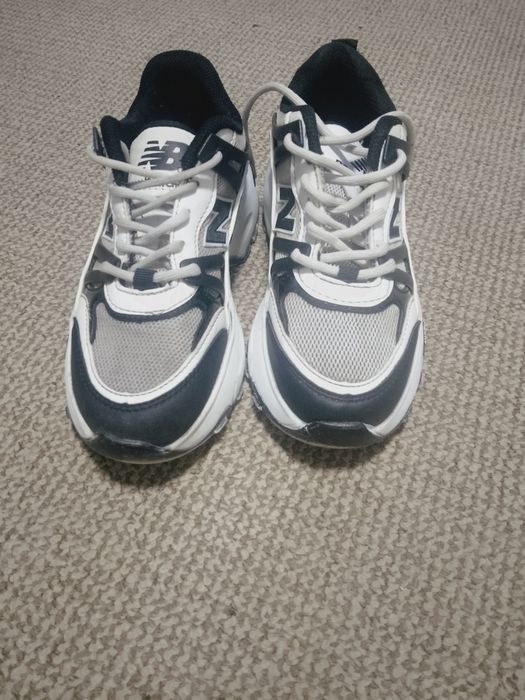 Кросівки New Balance чорно-білі, легкі та зручні