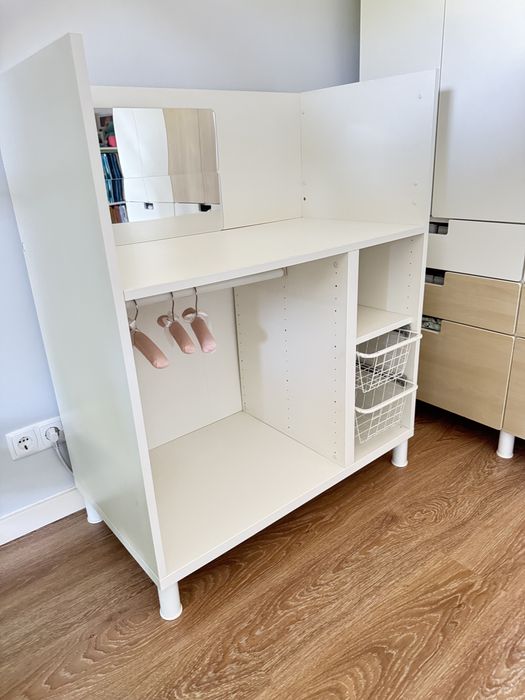 Trocador IKEA transformado em Móvel Montessori