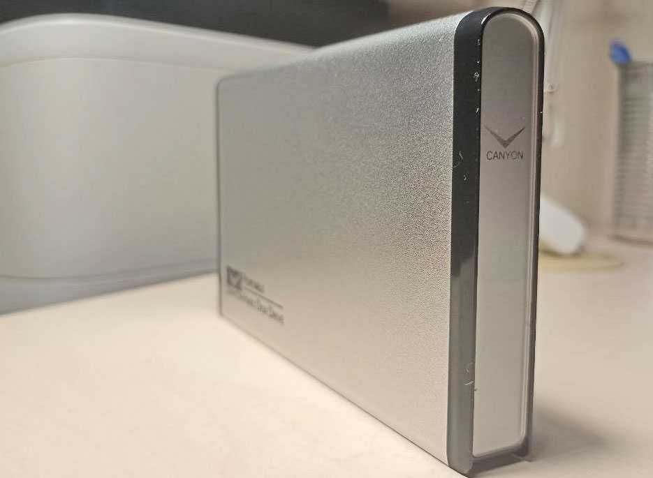 Продам зовнішній накопичувач Canyon Portable Hard Disk Drive 40GB