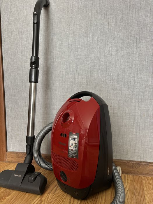 Пылесос Miele Classic C1 PowerLine