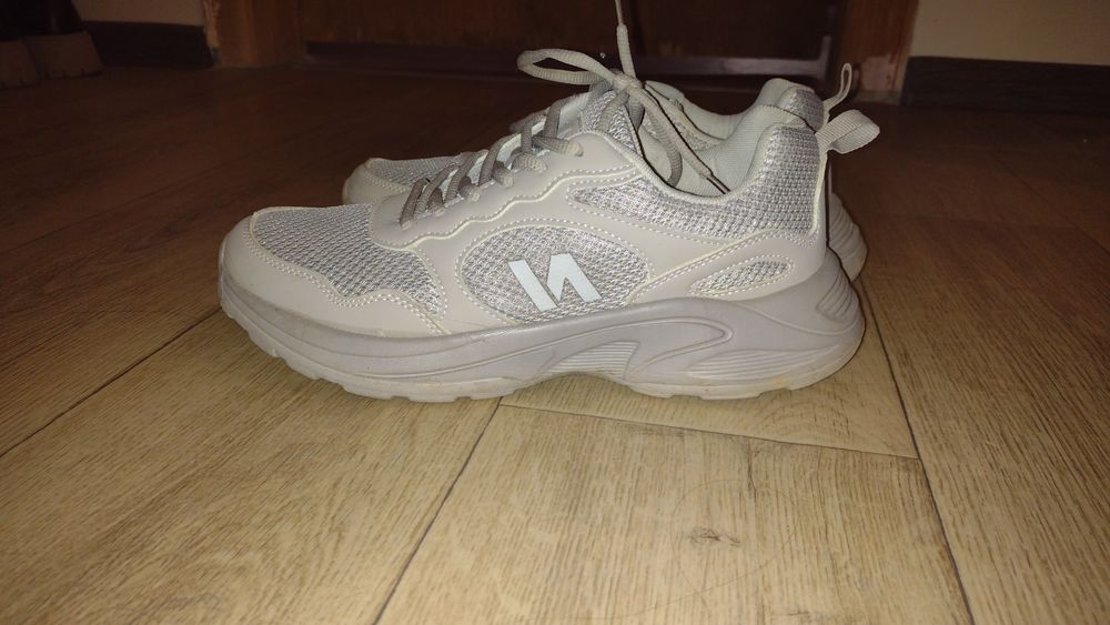 Кросівки,розмір 40