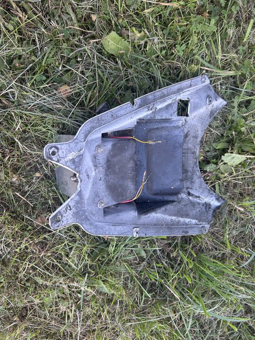 Derbi gp1 50 części osłona plastik cena za całość ze zdjęć