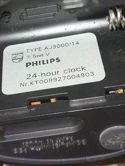 Часы радио будильник PHILIPS работает на 4 батарейках