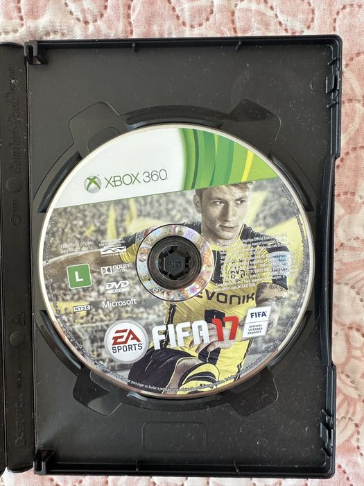 Xbox 360 E + 3 Comandos + FIFA 17 – Tudo a funcionar!
