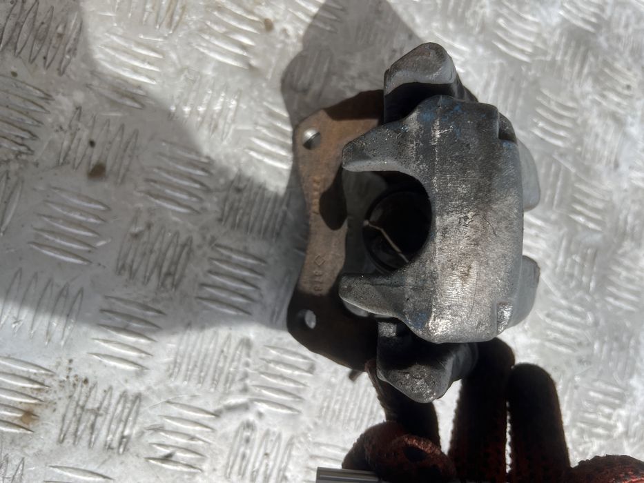 Задний суппорт Пежо 407 peugeot 407