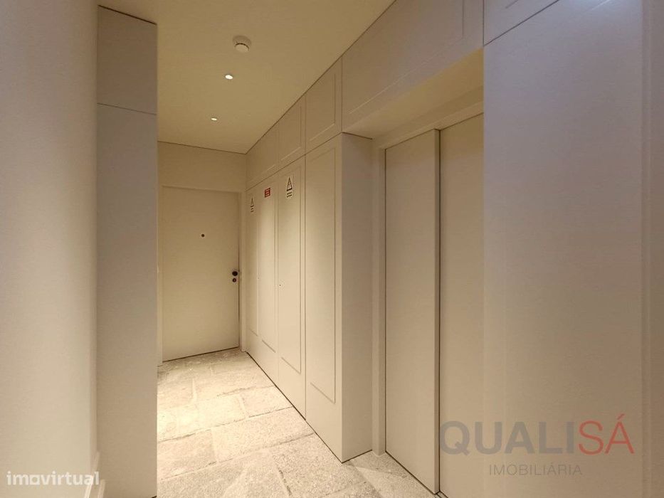 Apartamento T0+1 novo com varanda, equipado e mobilado, localizado ...