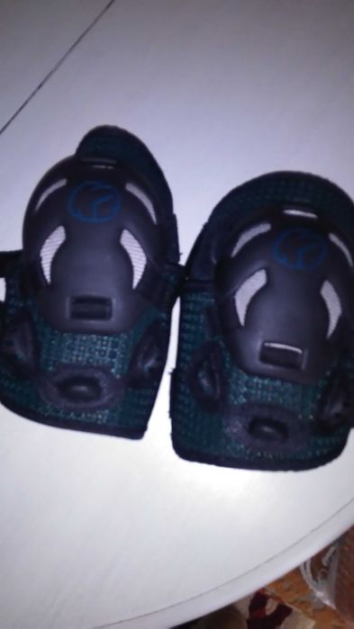 Conjunto de cotoveleiras e joelheiras novas