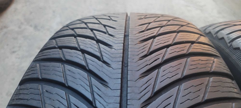 235 / 60 R  18   Michelin / Zima