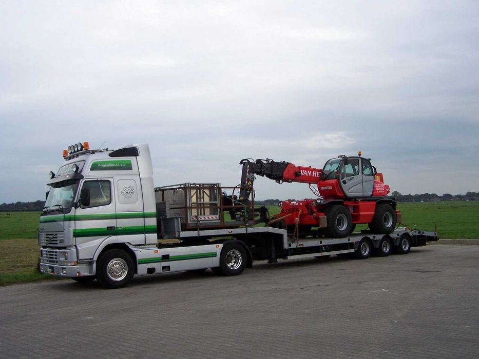 Перевезення будівельної техніки площадкою / трал / платформа, Україна