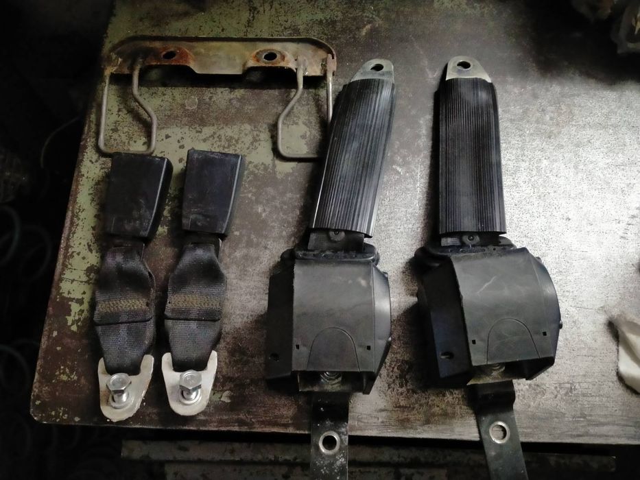 Задние инерционные ремни безопасности