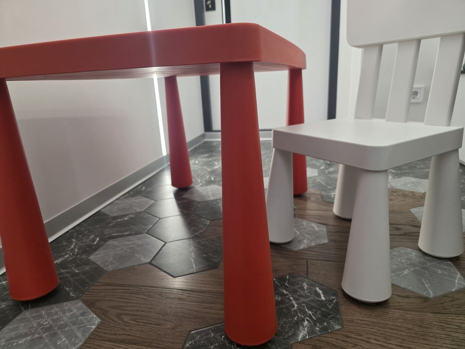 Ikea дитячий столик + крісло