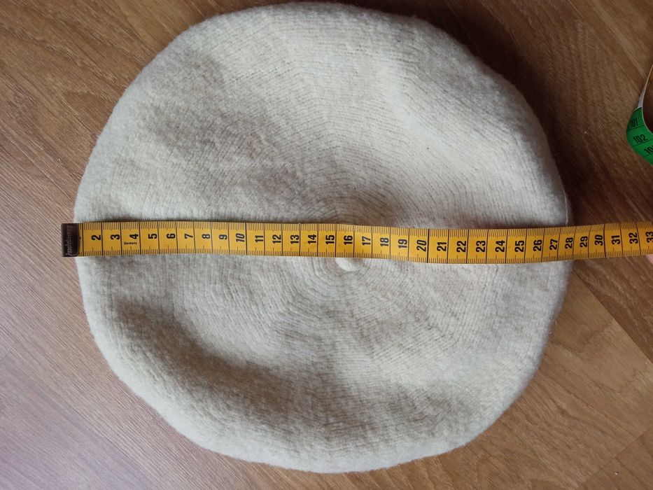 Damski wełniany beret czapka kremowy wełna r 56 TT