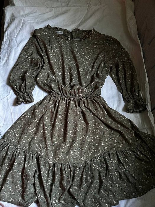 Сукня у квітковий принт з довгим рукавом