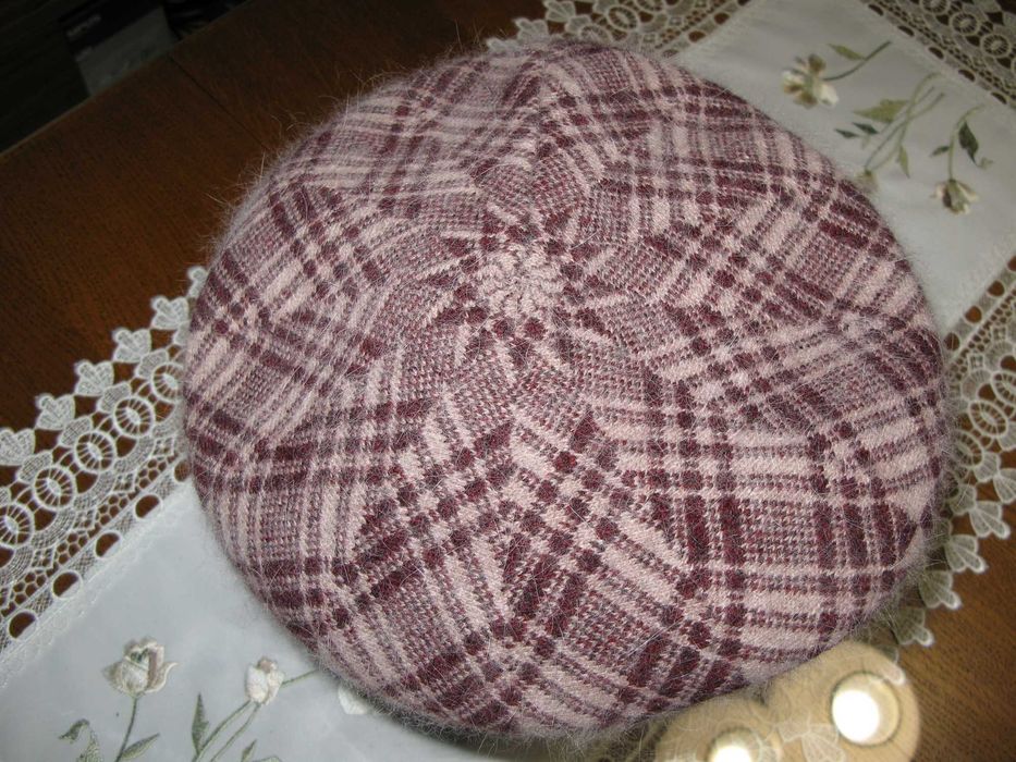 Beret damski jesienno-zimowy