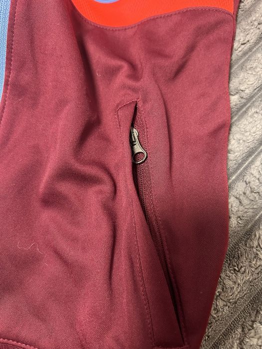 Dres dla dziewczynki 122-128 idealny stan NIKE