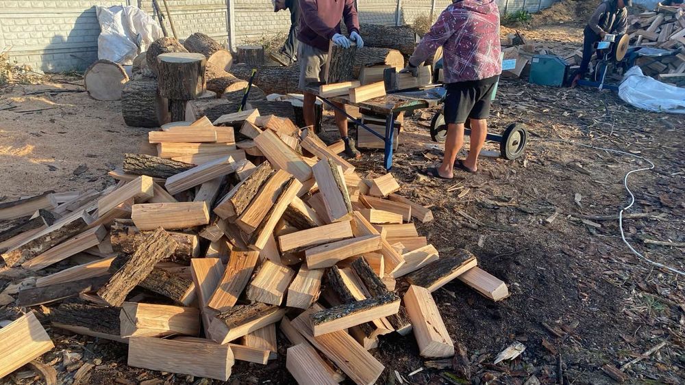 Дуб граб . Порубані сухі дрова з доставкою