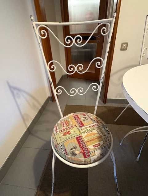 Conjunto de 4 cadeiras de ferro