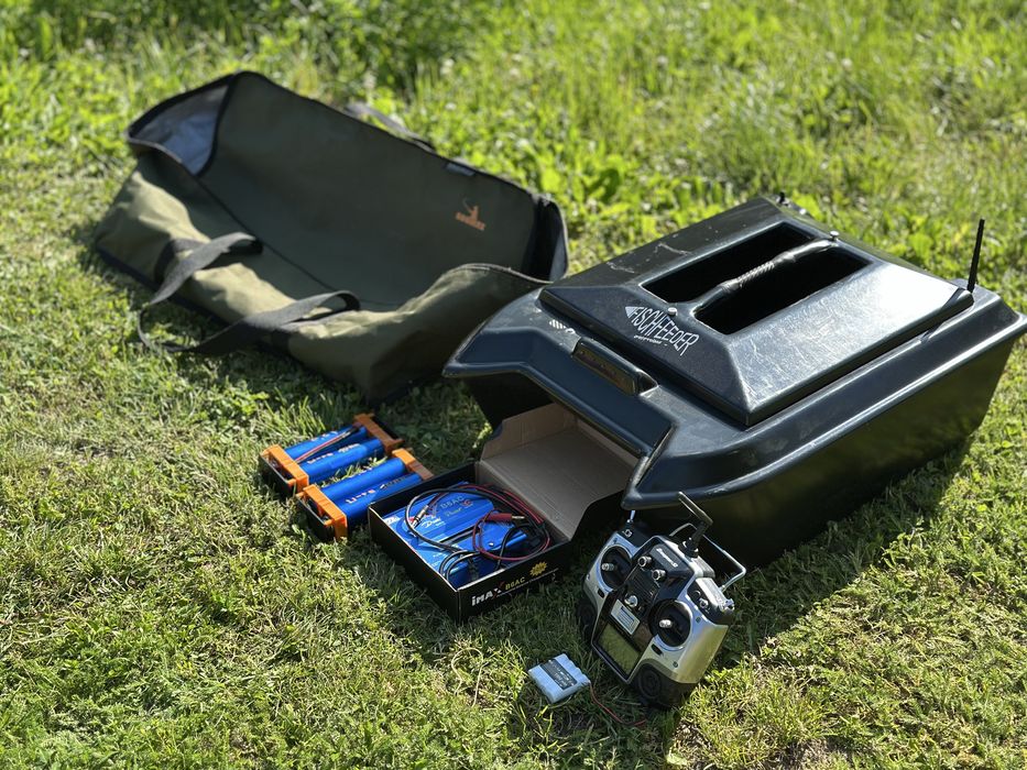 Łódka zanętowa Fischfeeder Profesional GPS Autopilot Toslon