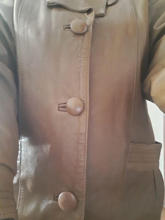 Casaco de pele em cor camel