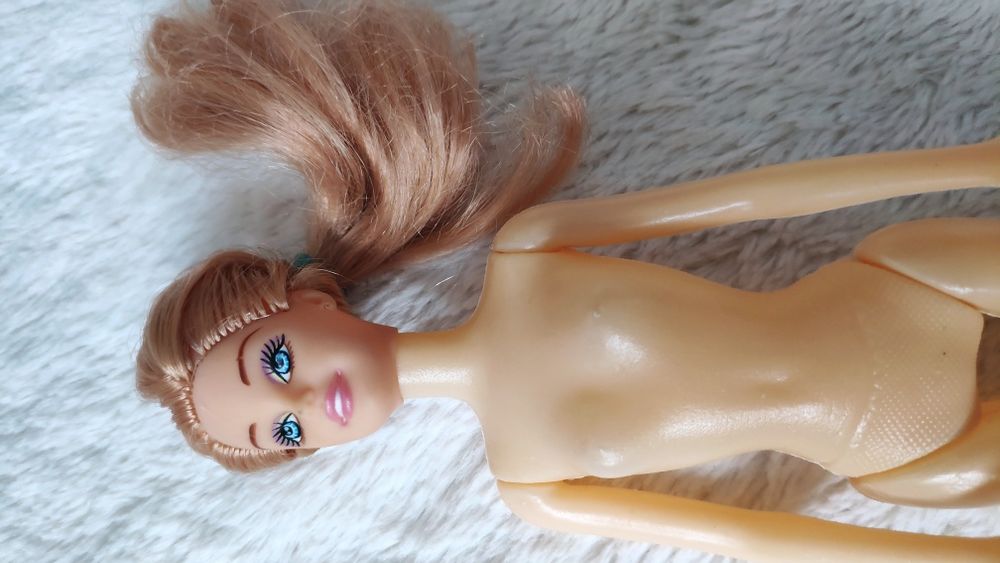 Lala z plastiku w typie "Barbie"