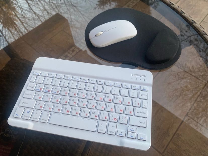 Klawiatura i mysz na brutusie