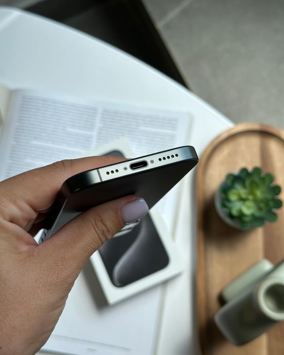  iPhone 16 Pro max 256Gb Чорна Пʼятниця в AppleZT