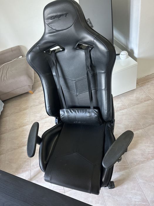 Mesa e cadeira os dois pra e embora rapido pra vim busca no local