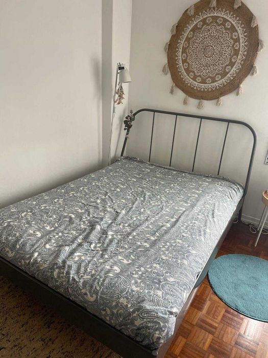 Cama de Casal Ikea Cinzenta