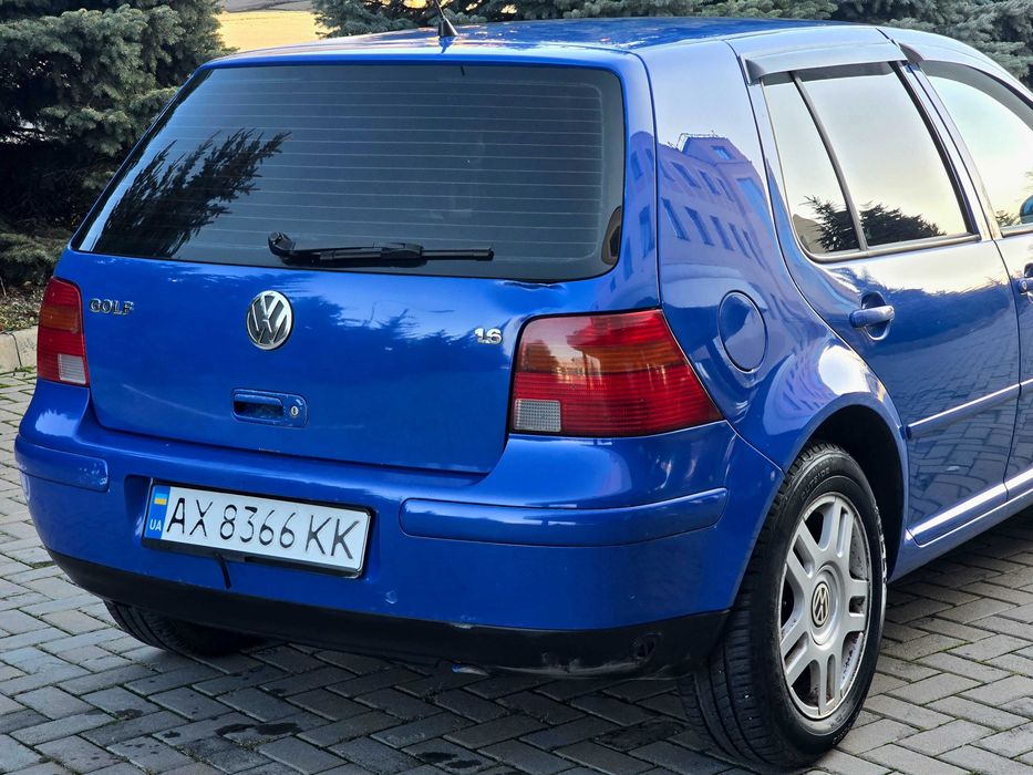 Volkswagen Golf 2000г.в. 1.6 газ-бензин