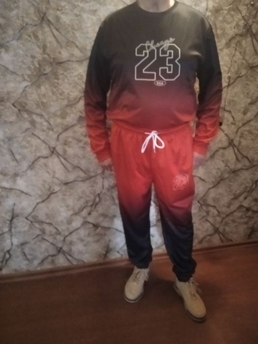 Костюм с модным градиентным цветом и принтом 23 под названием Чикаго