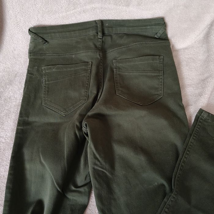 Spodnie khaki z kieszeniami