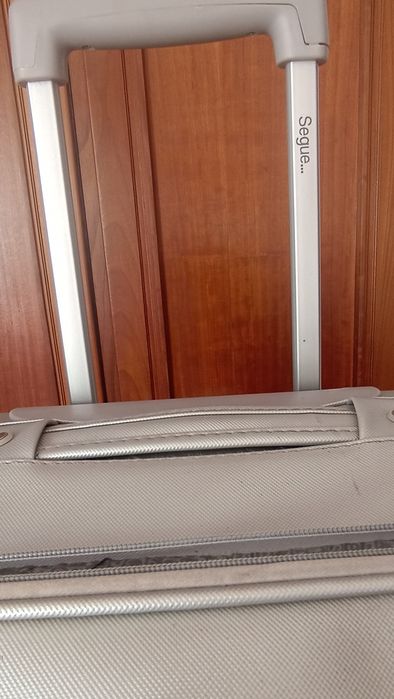 Conjunto de mala trolley e saco de viagem Segue