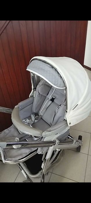 carrinho de bebe vendo trio completo marca bebecar está como novo