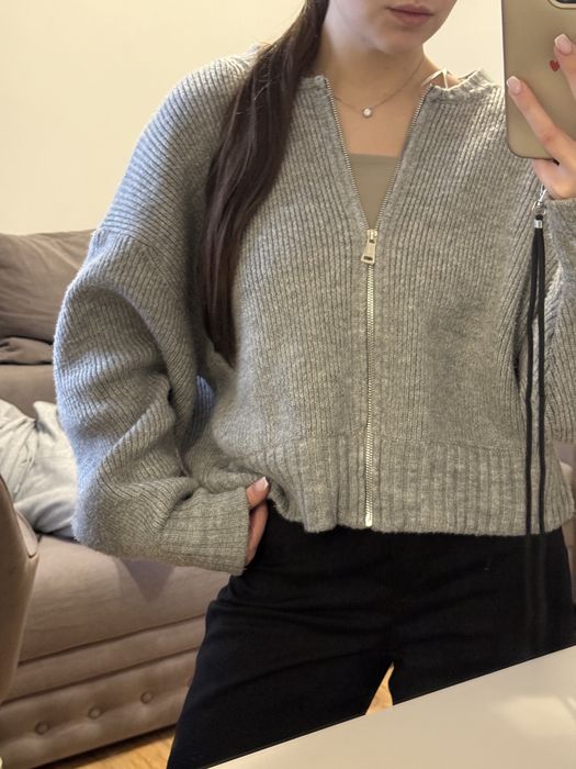 Дві кофти сіра і бежева