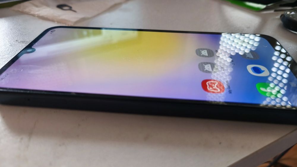 Samsung galaxy A25 + presentes.