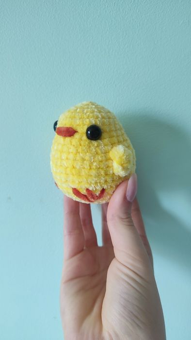 Kurczaczek wielkanocny szyty ręcznie amigurumi