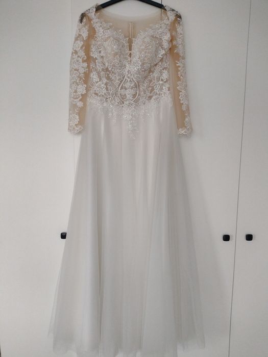 Suknia ślubna z długim rękawem
