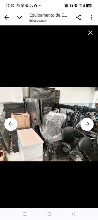 Moveis para escritório com armários.