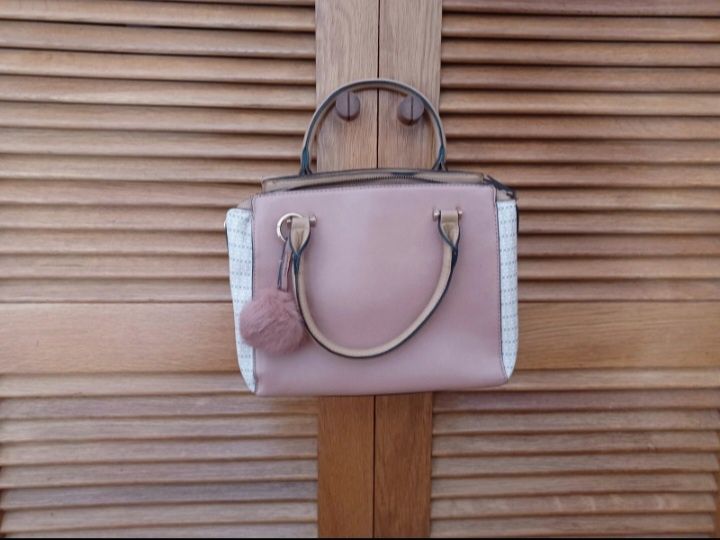 Mala Parfois em tons rosa e castanho