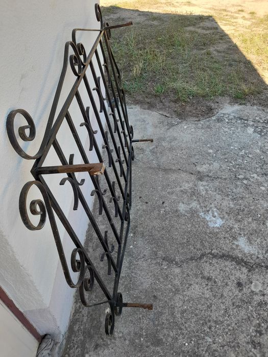 Solid wrought iron gate, rust-free.64737950312835123