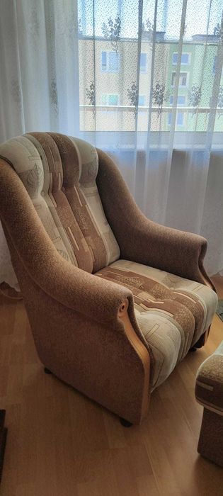 Oddam fotel i dwa podnóżki