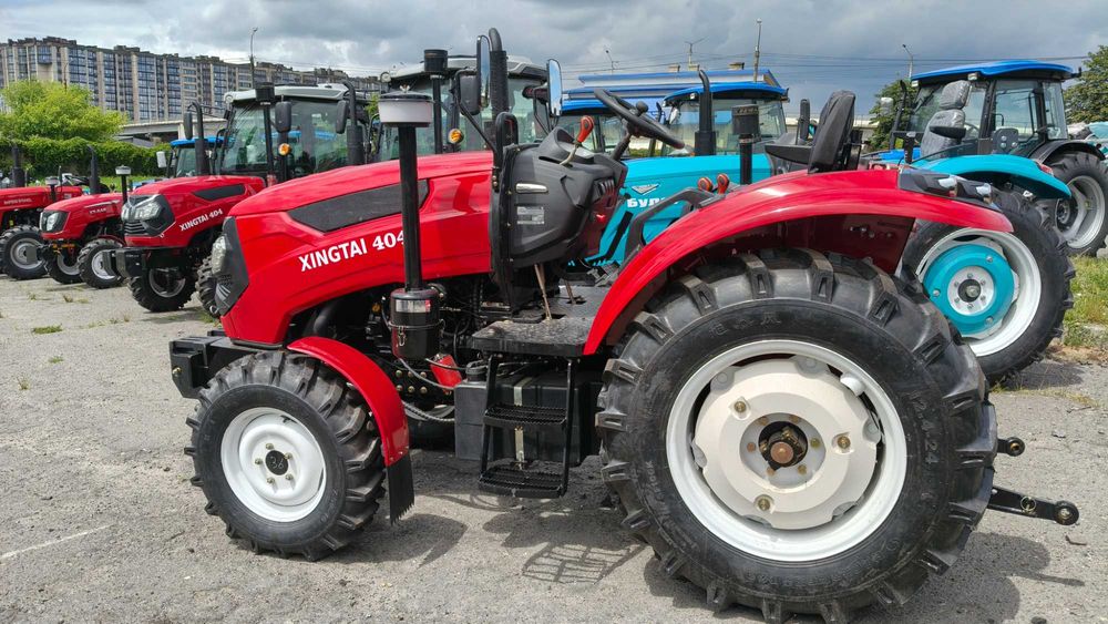 Трактор Сінтай XINGTAI XT-404R реверс рівна підлога примусова навіска
