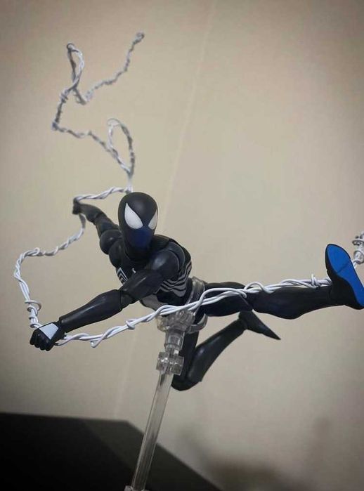 MAFEX No.147 Spider-Man (Black Costume Comic Ver.)+castom head