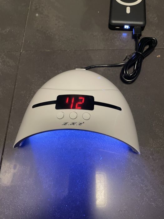 Ультрафіолетова лампа для нігтів