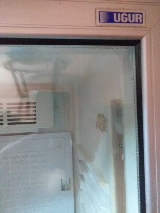 Добротний  великий холодильник